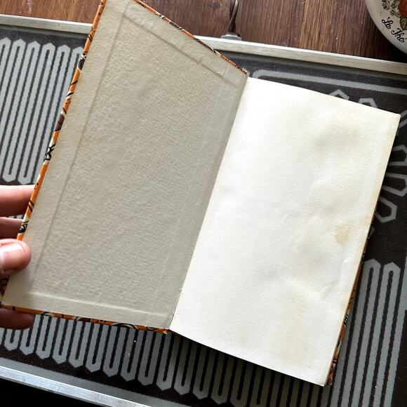 Vintage 1954 The ABC Of Casseroles Small Hardcover Cookbook - Picture 2 of 8